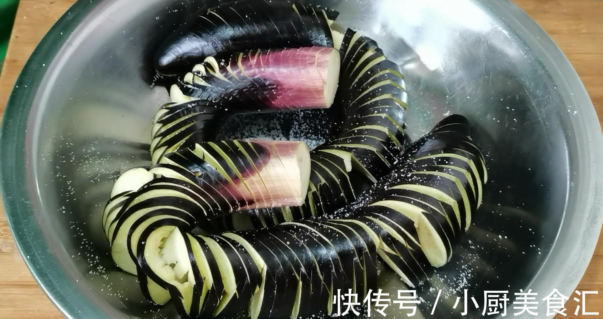茄龙|家常菜烧茄龙的做法,教你一招,茄子不油炸,既酥软下饭又健康