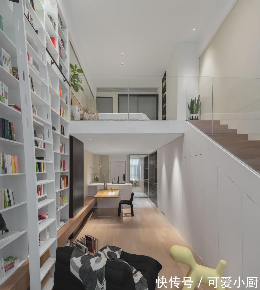 收纳|厉害了!35㎡迷你单身公寓,客厅挑空设计,装出了别墅大气感!