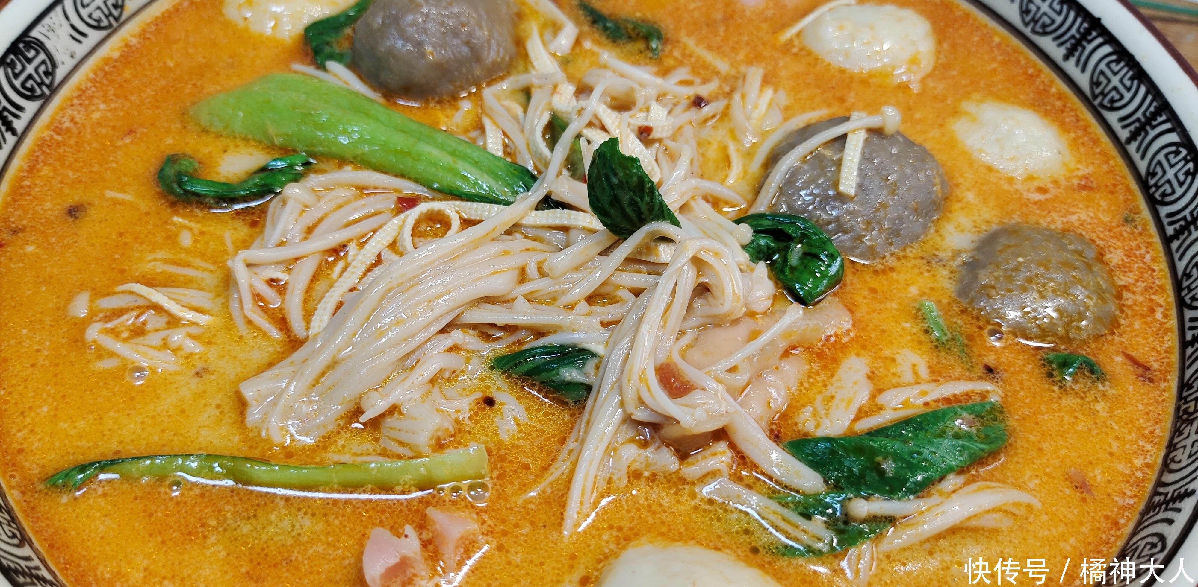 不剩|麻辣烫不用买着吃了,大厨教你自己做,汤浓味美,好吃到汤都不剩