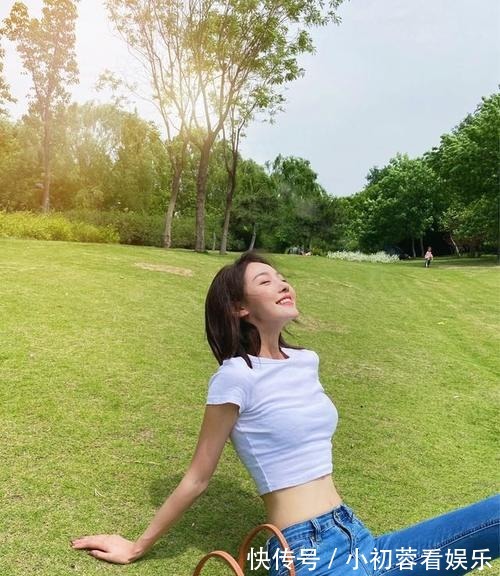 樱桃番茄|为什么刘雯穿白T就很高级？夏日必备白T应该怎样搭？