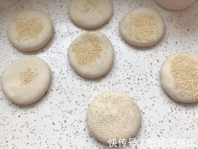 植物油|冬天做点红薯芝麻饼,当早餐零食都不错,软糯香甜又营养