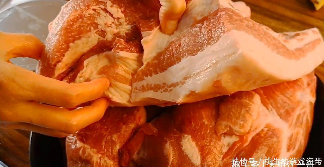 想吃灌香肠的要收藏,教你秘制做法,一次做10斤,香肠鲜香又入味