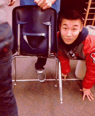 |搞笑GIF:姑娘你矜持点,你的演绎浮夸得让我害怕,哈哈哈