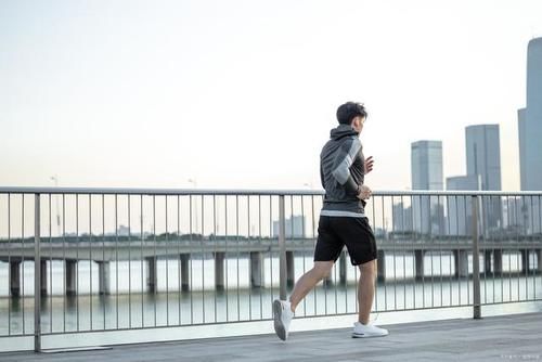 适应能力|跑步锻炼很简单？用它减肥就简单，想跑出马拉松好成绩就不简单！