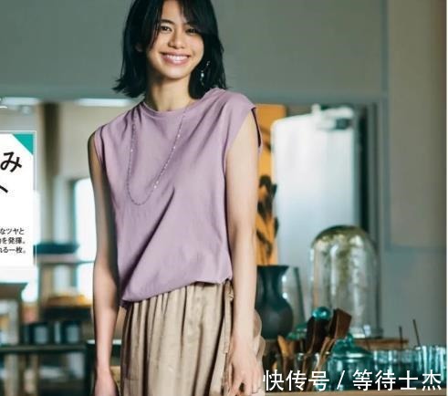 中年|日本太太的“深色系”穿搭太吸睛,使用“大地色”,穿出中年美感