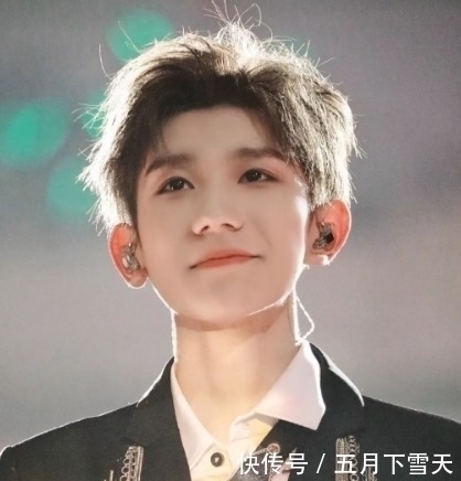 希林娜依·高|王源和希林娜依高參加節(jié)目,年齡問(wèn)題成焦點(diǎn),情商高低有點(diǎn)明顯