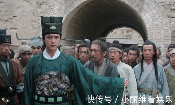 苏轼&和尚让苏轼留下笔墨, 无奈留写一副对联, 后人说这是在骂你!