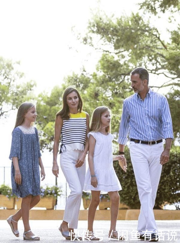 出游|暑假出游别只会穿裙子,学西班牙王后一家这样穿,时髦舒服还上照
