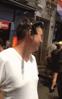 |搞笑GIF:请问 这结构妹子穿高跟鞋该怎么办? 我只想静静的呆在下面