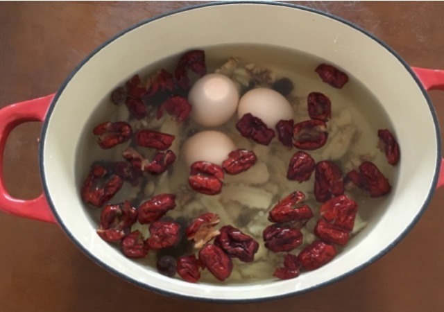 補(bǔ)血|雞蛋和它一起煮，女人每天喝一碗，排出體內(nèi)濕氣，補(bǔ)血益氣睡眠好