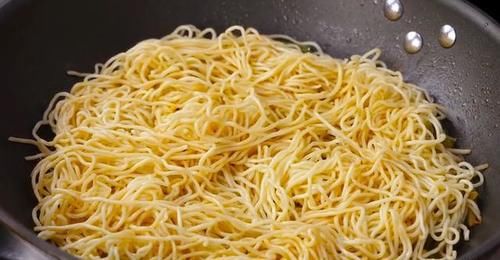 面条别煮着吃了，教你一个做法，我家一周能吃上6回，比肉还香