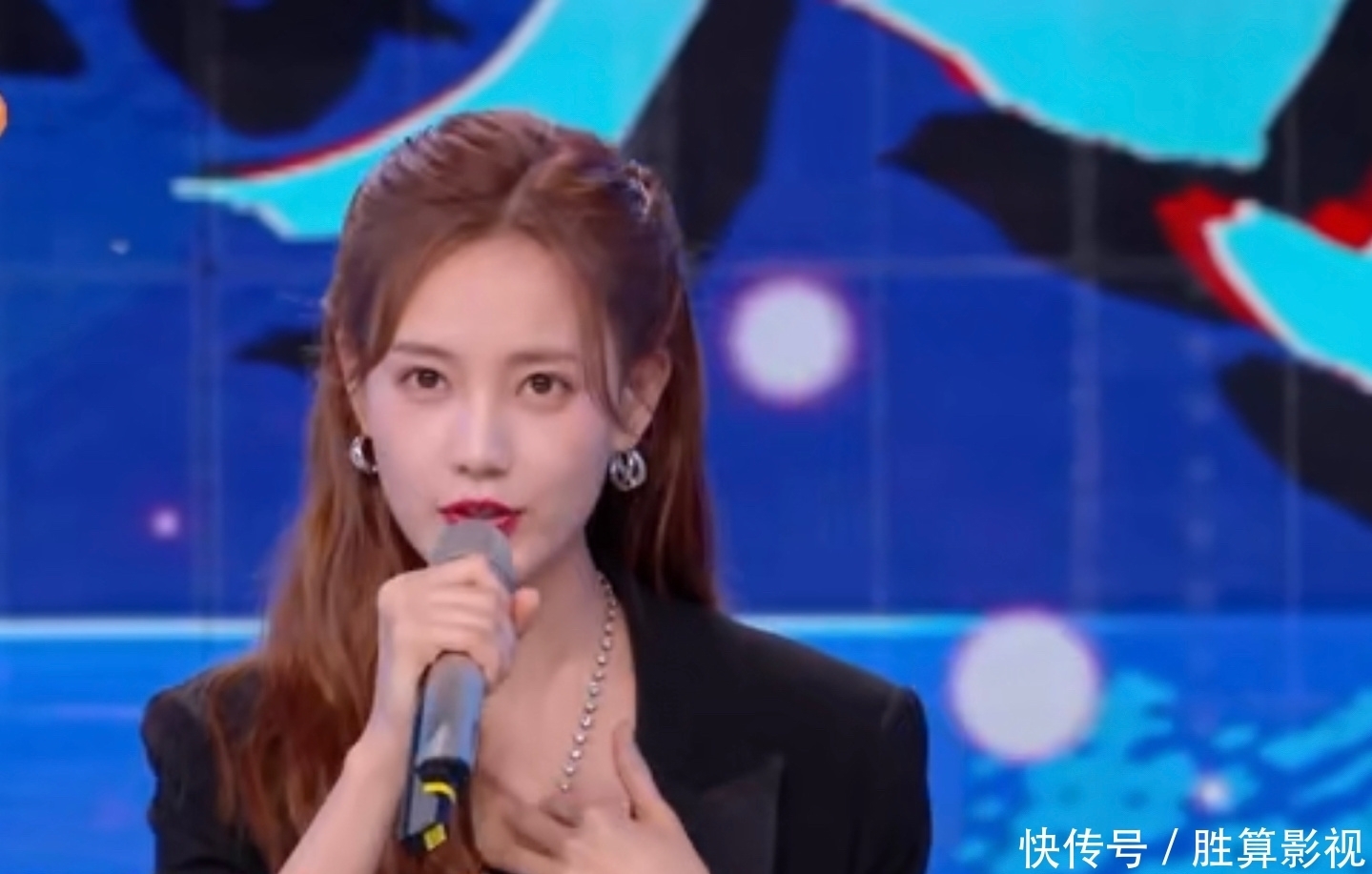 本期《快乐大本营》,李一桐毛晓彤,两位最名符其实的“飒姐”