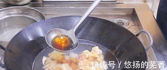 炖鸡汤先焯水就错了，直接下锅炖也不对，掌握这些技巧鸡汤才鲜香！