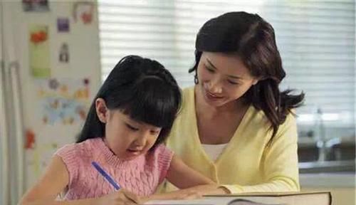 小周|“咱不写了”,6岁男孩凌晨还在写作业,得知原因宝爸怒撕作业本