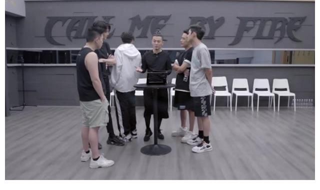 陈辉|《披荆斩棘》3位哥哥被淘汰,两位队长主动离开,实气最低却留下