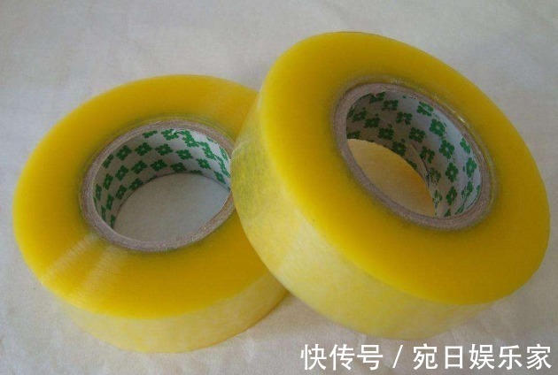 床单地板全是头发难清理只需两根橡皮筋,头发再多轻松打扫干净