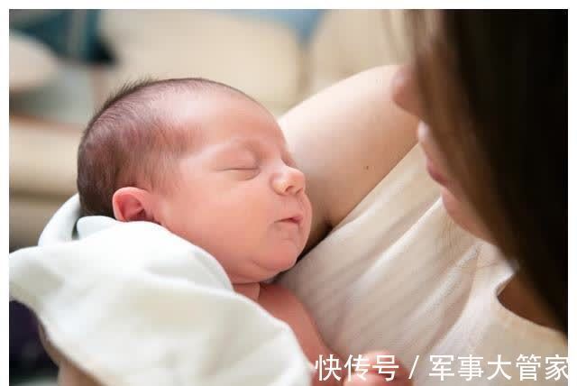 剖腹产|为啥宝宝才出生就要进行母乳喂养?关于开奶,这些方面要提前了解