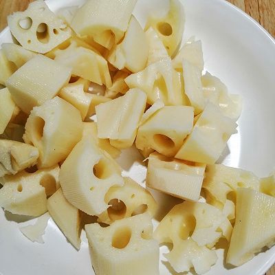 莲藕排骨汤|莲藕排骨汤