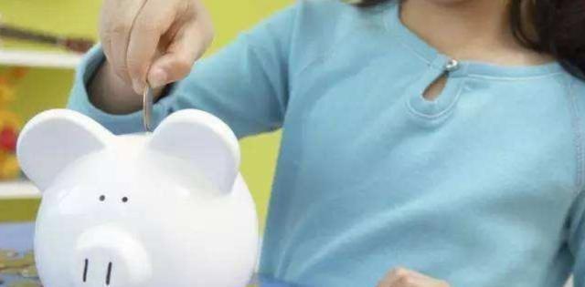 小宝宝|“豪横小姨”带娃火了,单手拎起小侄子霸气十足,网友:这是高手