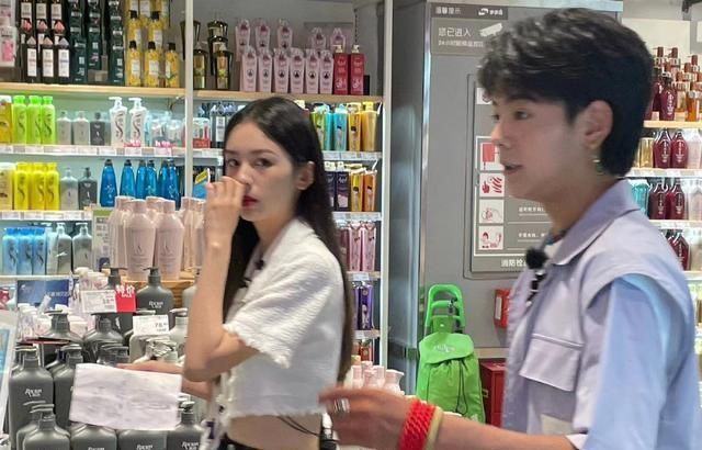 中餐厅4|赵丽颖录制《中餐厅5》,打扮休闲状态好,网友:超级期待!