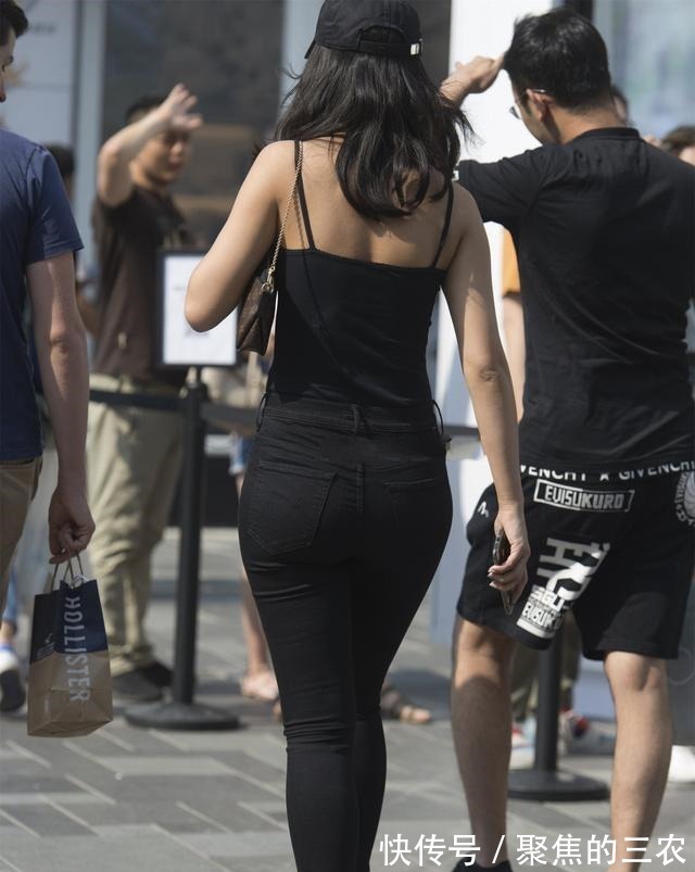 穿搭 自然随性的瑜伽裤穿搭更显大气时尚感,不同的款式风格,端庄大气!