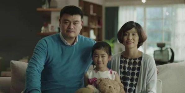 篮球|有种“基因”叫姚明的女儿,10岁身高1米7,网友:我还没孩子高