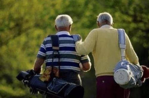 中老年人|高血压患者不能吃大蒜吗？提醒：若想稳控血压，5种素食不要碰