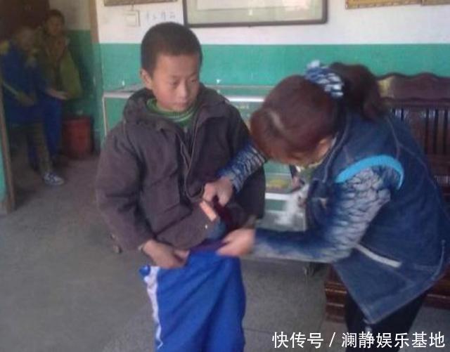 富养女儿|7岁男孩穿破衣被嘲笑,老师约见家长,却发现爸爸一身名牌