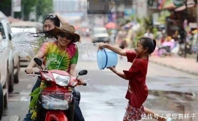 去老挝旅游，老挝姑娘请中国人去家里吃饭，当地的生活条件如何