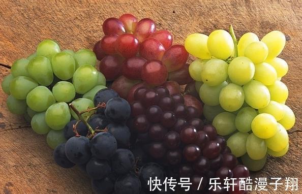 流水|清洗葡萄只用水洗是“外行”,教你正确做法,葡萄皮也可以放心吃
