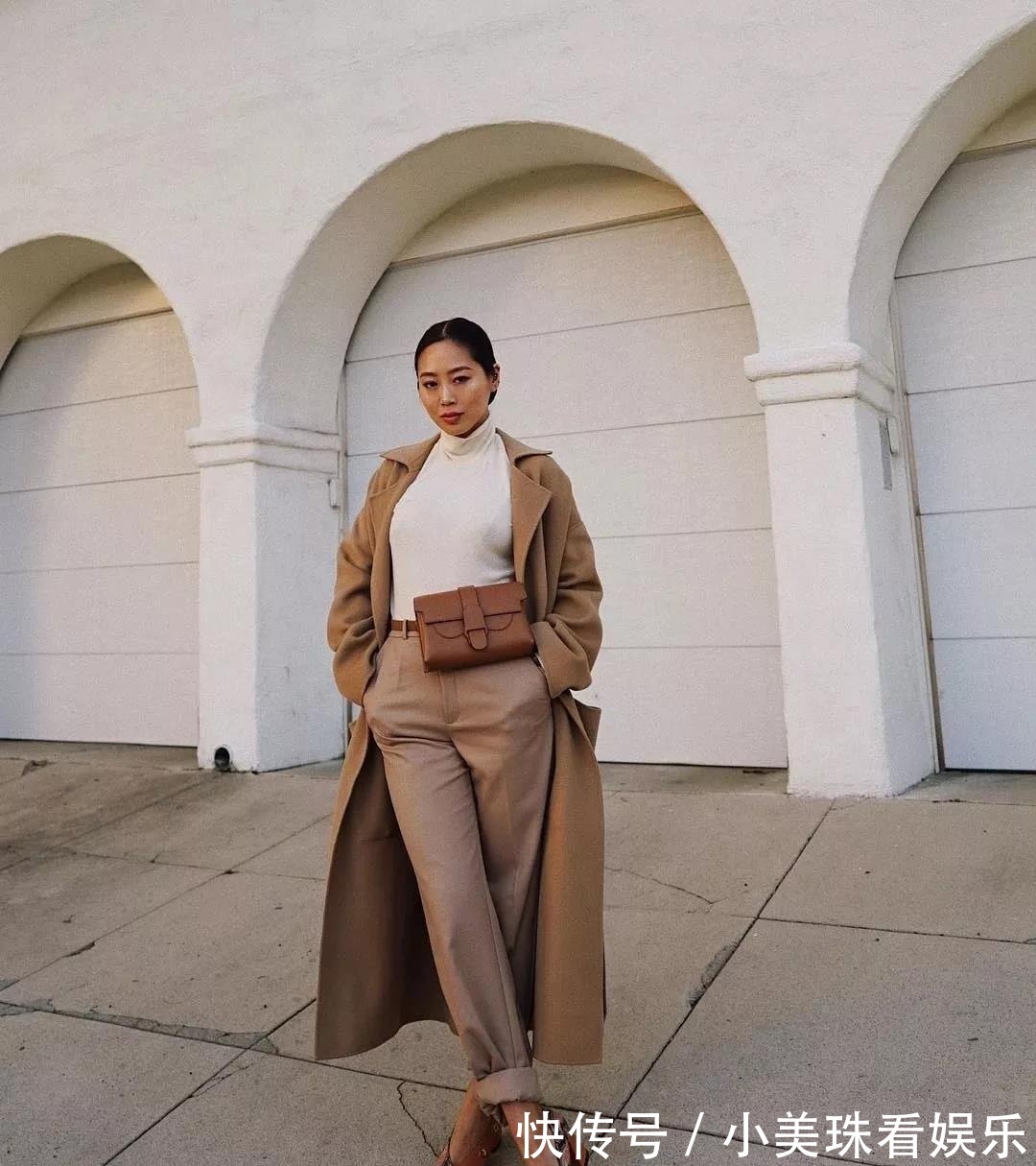 高跟鞋 今秋火了一种穿搭,叫“风衣+烟管裤”,时髦显瘦,谁穿谁美