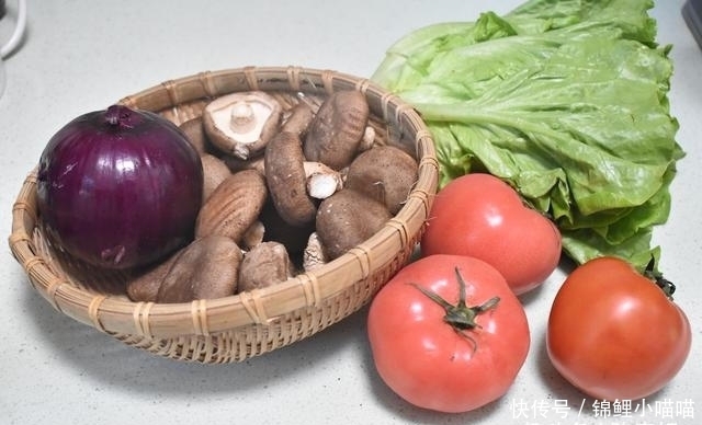 晚餐|夫妻俩人晚餐,不用炒菜少闻油烟,只有一锅营养全,比海底捞实惠