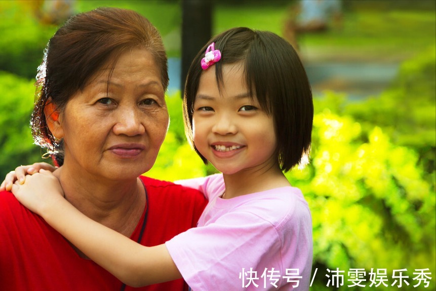 女儿|67岁母亲:在子女家各住了一个月后,我才明白了晚年该依靠谁