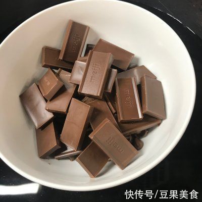 ix3|这道巧克力慕斯蛋糕藏着小惊喜，瞬间征服你