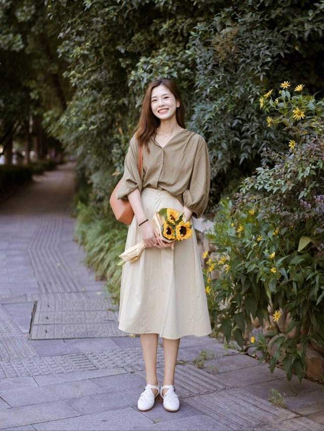 针织衫|初秋的日常穿搭分享,衬衫搭配半身裙高级通勤,美出了新高度