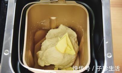 一碗面粉,一包牛奶,掌握这个配方,这款面包的造型也比较简单