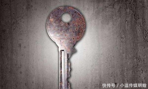 钥匙|废旧钥匙不要扔,放在卫生间里有大作用,全家人都抢着用!