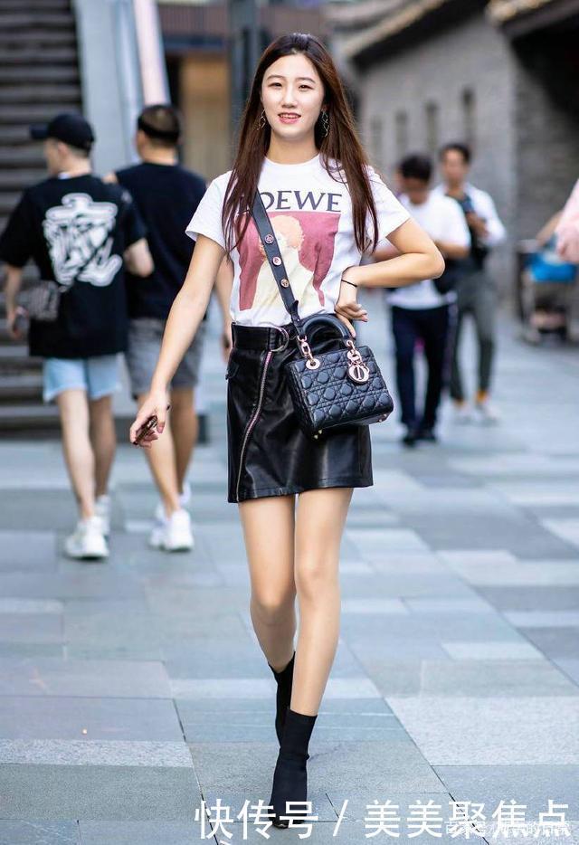 精致|小姐姐优雅迷人,穿红色上衣配黑色休闲裤,精致感十足