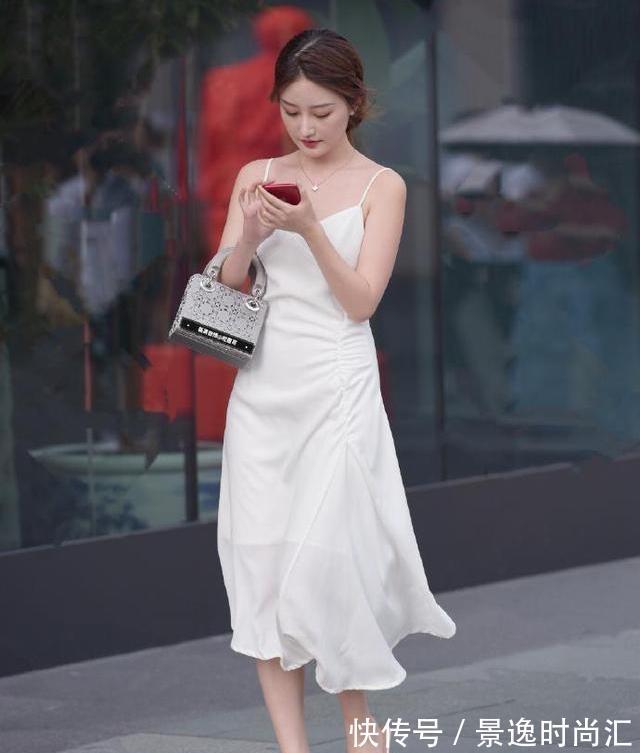 女士姐 美女脚上搭配上一双尖头的高跟鞋,让她带着气质,带着帅气