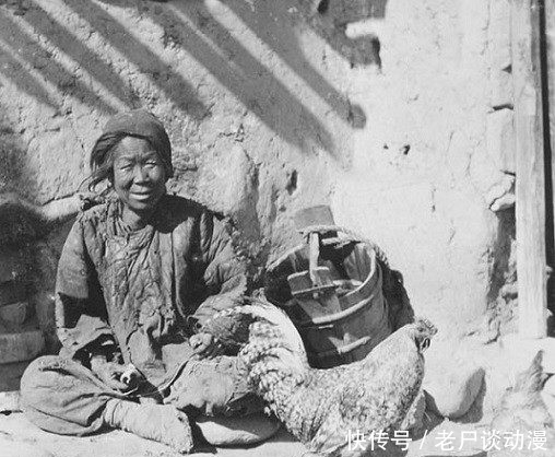 清朝|清朝真实老照片:图2人们用削西瓜皮机器,图3清代人也摆拍!