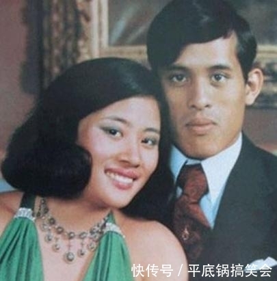  亮相|泰王原配妻子被贬后罕见亮相！瘫痪在轮椅，抓着女儿手寻安全感