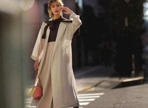 女人如果不差钱的话，早春建议多穿这3件衣服，时髦洋气又提气质