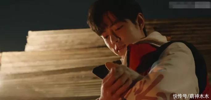 肖战《奇妙之城》接地气,撸猫开车回忆往事,自曝吃火锅拉肚子