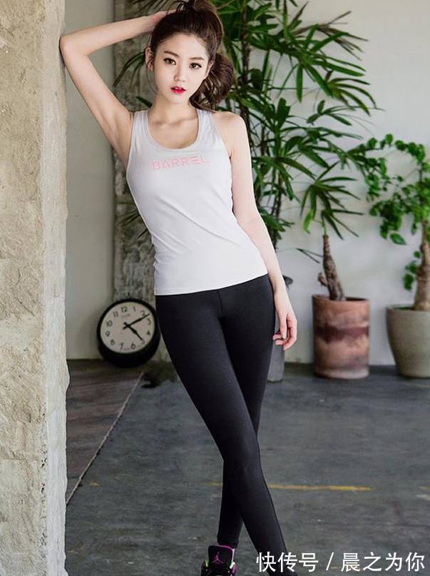 身材 英姿飒爽的打底裤美女,充满优美曲线,彰显女性好身姿!