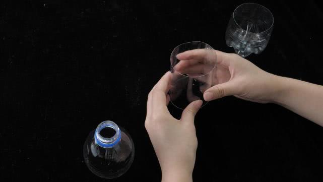 今天才知道，大蒜两头有个小机关，轻轻一捏就能去皮，太省事了