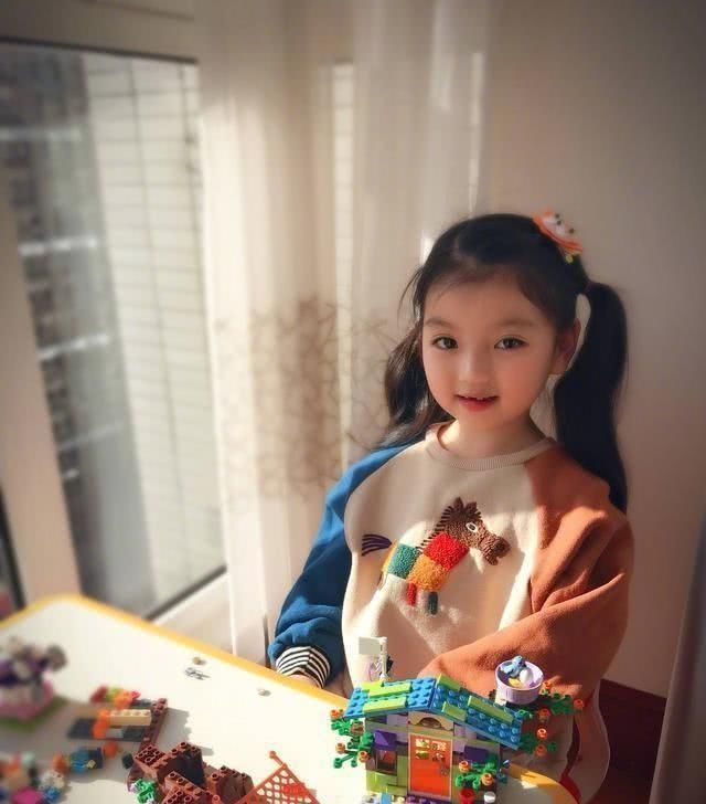 爸爸去哪儿第四季|有一种“打脸”叫做阿拉蕾长大了,本以为会长残,却是越长越惊艳