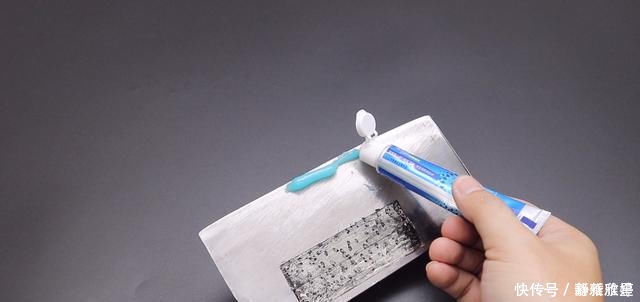 菜刀|牙膏涂抹在菜刀上，作用花钱难买，可惜今天才学到，回家试一试