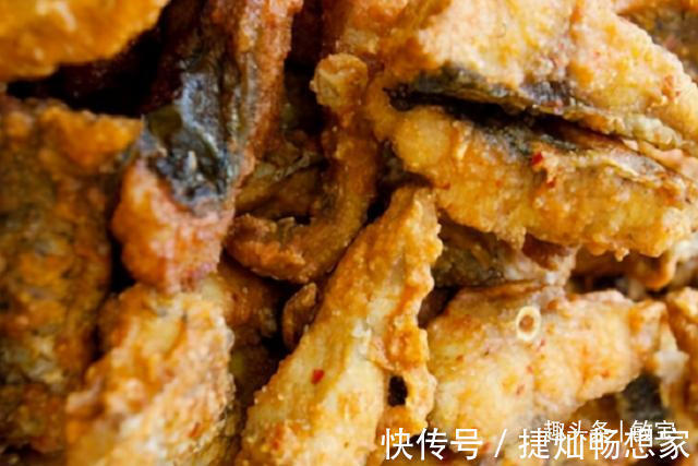 过年炸鱼块，别只知道挂面糊，这么做才正确，鱼块更香酥更入味