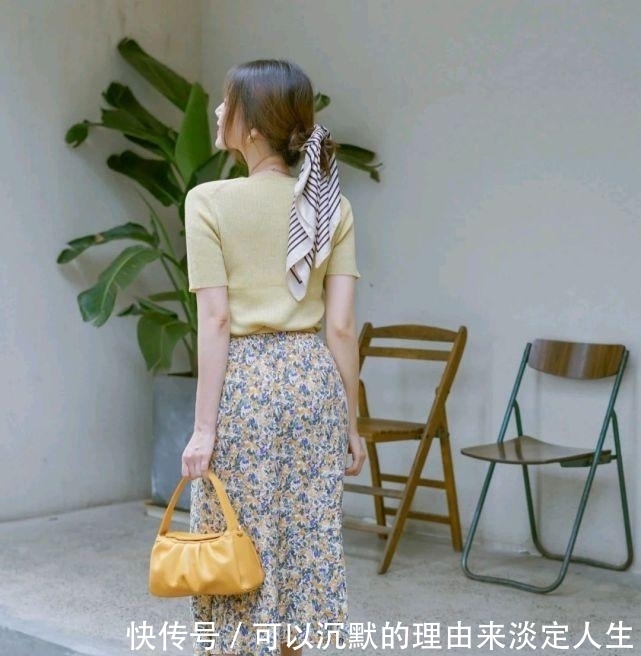 半身裙|怎么穿才温柔又清新呢?对服装的配色和款式,都有一定的要求