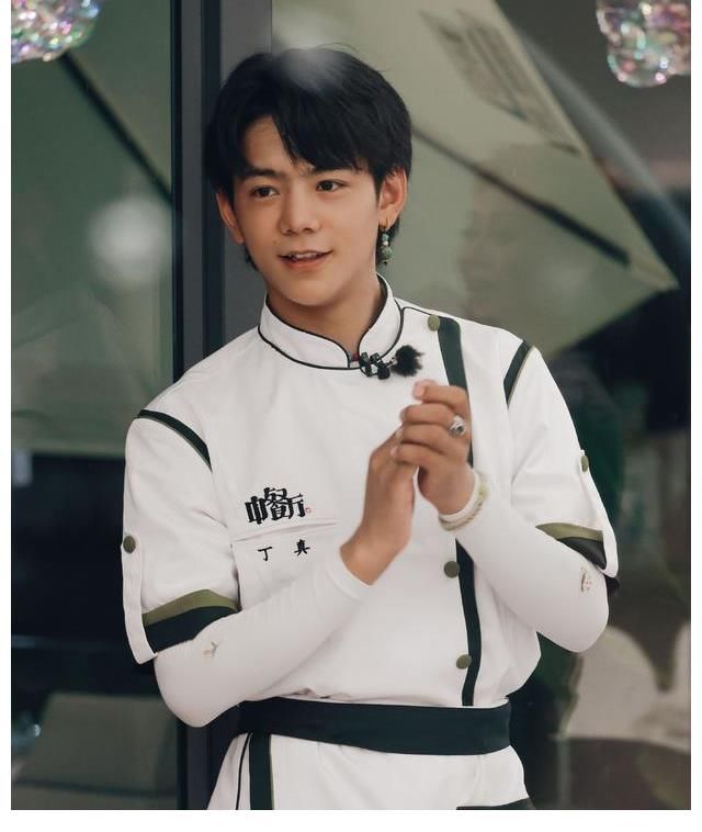 中餐厅结束了，但少年丁真的成长故事未完待续 @理塘丁真